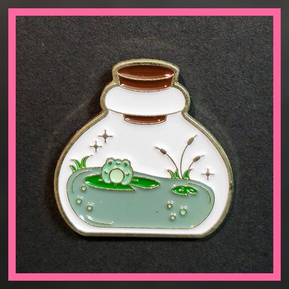 Cute Terrarium Frog 1" Enamel Pin - Picture 1 of 1